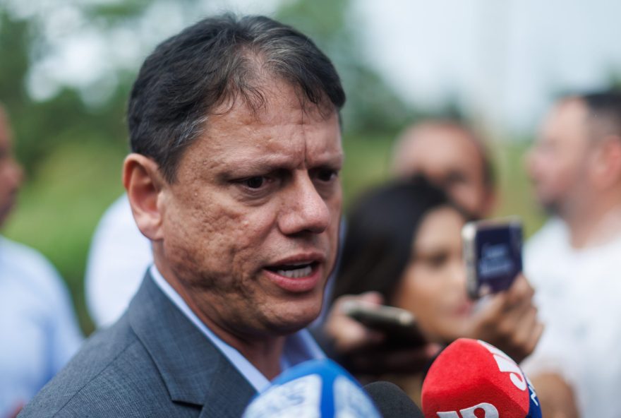 tarcisio-vai-a-brasilia-e-deve-se-reunir-com-ministros-do-stf-para-ampliar-ofensiva-por-domiciliar-de-bolsonaro tarcisio-vai-a-brasilia-e-deve-se-reunir-com-ministros-do-stf-para-ampliar-ofensiva-por-domiciliar-de-bolsonaro