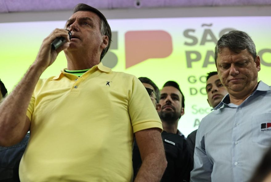 tarcisio-visita-bolsonaro-na-papudinha-apos-episodio-de-tensao-com-entorno-de-flavio tarcisio-visita-bolsonaro-na-papudinha-apos-episodio-de-tensao-com-entorno-de-flavio