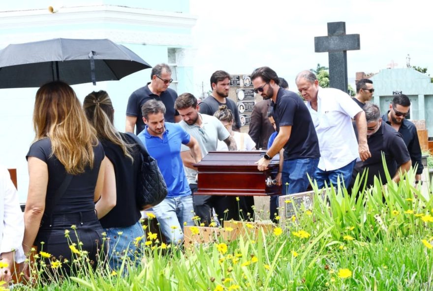 tasso-camara-e-sepultado-com-homenagens tasso-camara-e-sepultado-com-homenagens