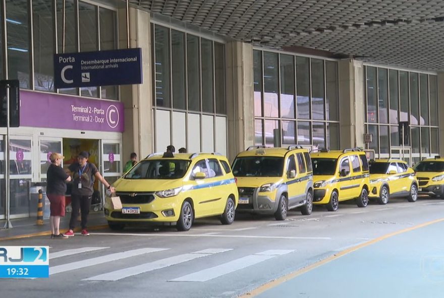 taxistas-do-rio-cobram-no-tiro-e-nao-ligam-taximetro-para-turistas3A-flagrante-no-rj2