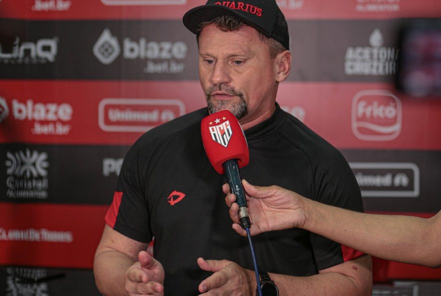 tecnico-do-atletico-go-fala-sobre-surto-de-virose-e-empate-com-paysandu3A-superacoes-e-desafios-no-jogo