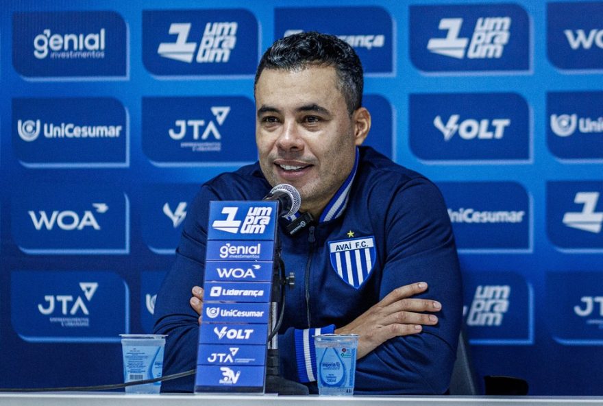 tecnico-do-avai-comemora-vitoria-contra-goias3A-22quem-achou-que-estavamos-fora2C-se-enganou22