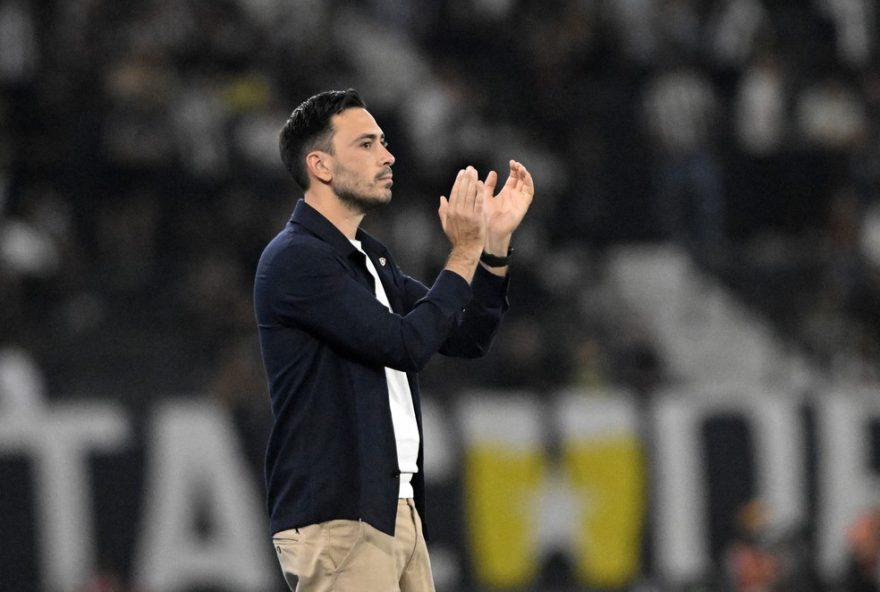 tecnico-do-botafogo-lamenta-lesoes-e-exalta-segundo-tempo-contra-o-palmeiras-no-brasileirao
