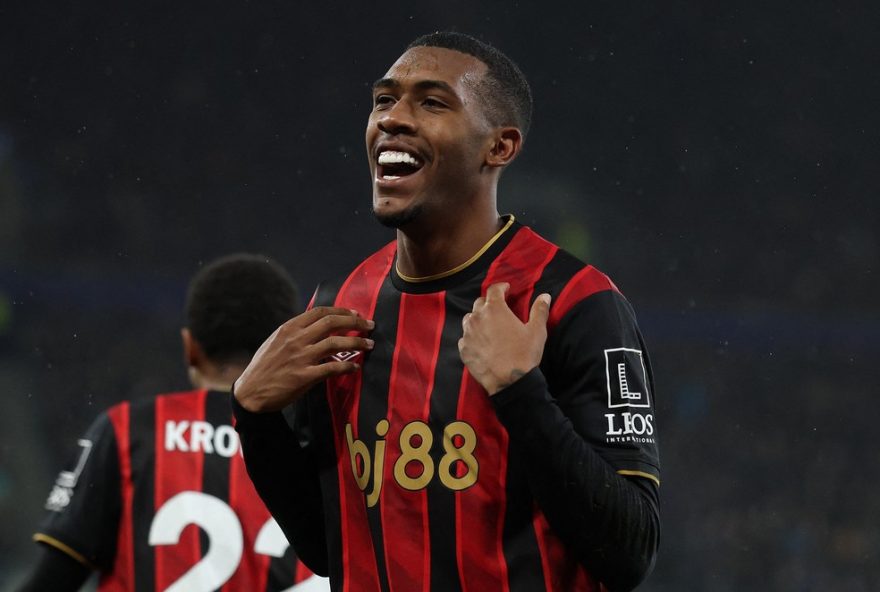 tecnico-do-bournemouth-elogia-rayan-por-desempenho-em-vitoria-na-premier-league