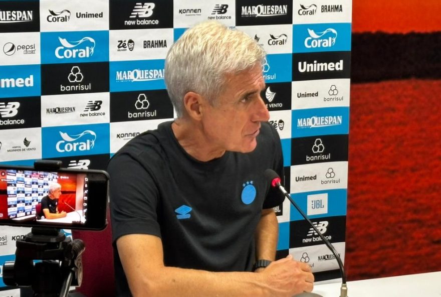 tecnico-do-gremio2C-luis-castro2C-se-desculpa-por-fala-racista3A-22dia-negro22-no-gre-nal-449 tecnico-do-gremio2C-luis-castro2C-se-desculpa-por-fala-racista3A-22dia-negro22-no-gre-nal-449