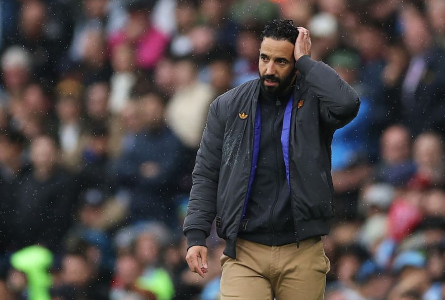 tecnico-do-manchester-united-enfrenta-pressao-e-risco-de-demissao-em-jogo-contra-o-sunderland