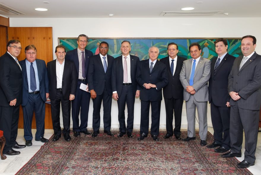 Brasília - DF, 15/09/2016. Presidente Michel Temer durante encontro com os deputados André Moura, Aelton Freitas, Aguinaldo Ribeiro, Baleia Rossi, Jovair Arantes, Márcio Marinho, Rogério Rosso e Paulinho da Força. Foto: Marcos Corrêa/PR