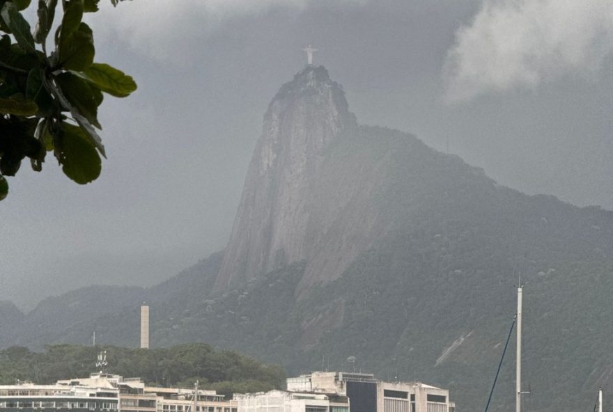 tempestade-no-rio-de-janeiro3A-chuva-intensa-e-alerta-para-a-populacao.-medidas-preventivas-e-seguranca-em-foco