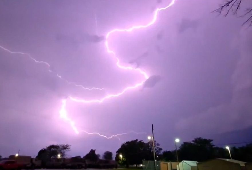 tempestades-e-tornados-nos-eua-deixam-21-mortos3A-missouri-e-kentucky-mais-afetados2C-com-alerta-para-novos-eventos-climaticos