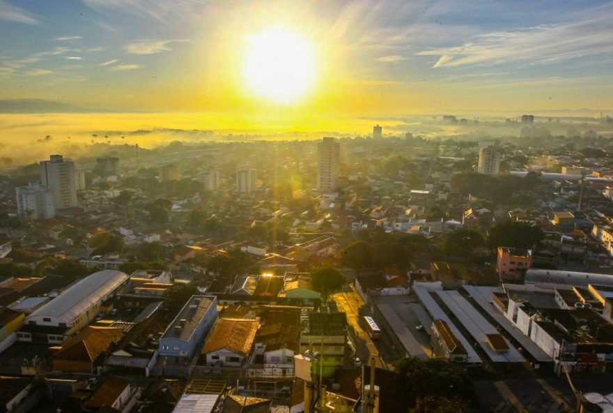 tempo-esquenta-no-vale-do-paraiba3A-alerta-de-calor-e-risco-de-queimadas.-semana-inicia-abafada-com-mudanca-climatica-a-vista tempo-esquenta-no-vale-do-paraiba3A-alerta-de-calor-e-risco-de-queimadas.-semana-inicia-abafada-com-mudanca-climatica-a-vista