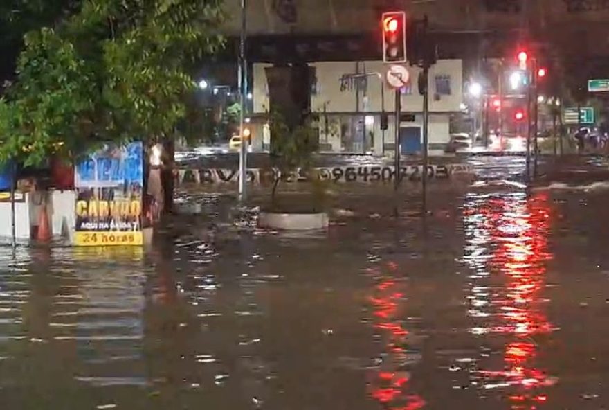 temporal-alaga-zona-norte-do-rio-e-jacare-e-visto-em-rua-inundada3A-previsao-de-mais-chuva temporal-alaga-zona-norte-do-rio-e-jacare-e-visto-em-rua-inundada3A-previsao-de-mais-chuva