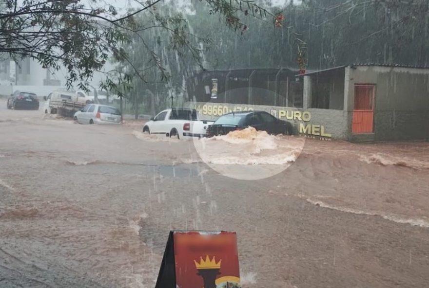 temporal-causa-transtornos-em-tupa-e-lins3A-carros-arrastados-e-areas-alagadas.-defesa-civil-atua-para-minimizar-prejuizos