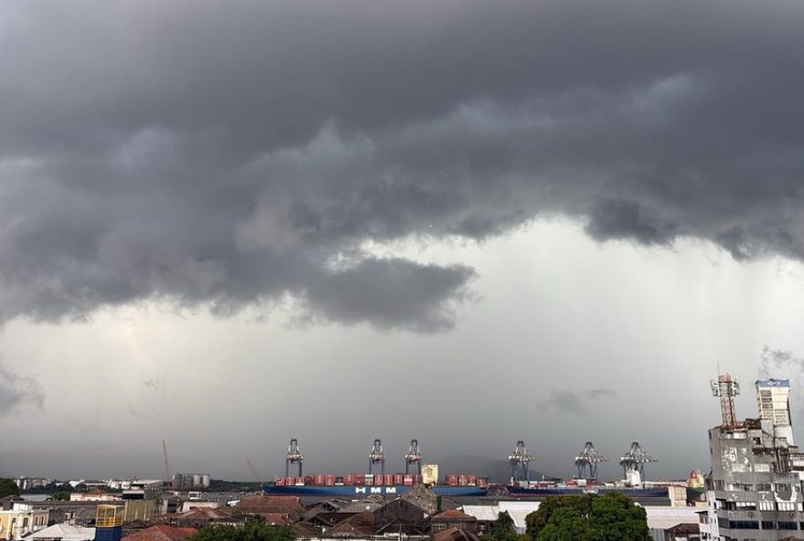temporal-e-alerta-para-areas-de-risco-na-baixada-santista3A-chuva-intensa-e-raios-assustam-moradores temporal-e-alerta-para-areas-de-risco-na-baixada-santista3A-chuva-intensa-e-raios-assustam-moradores