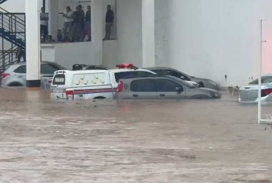 temporal-em-balsas-causa-alagamentos-e-transtornos3A-prefeitura-e-defesa-civil-agem-para-minimizar-danos-e-garantir-seguranca-dos-moradores