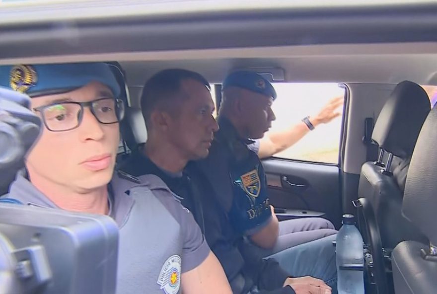 tenente-coronel-e-preso-apos-morte-de-esposa3A-veja-momento-da-saida-do-condominio-no-interior-de-sp tenente-coronel-e-preso-apos-morte-de-esposa3A-veja-momento-da-saida-do-condominio-no-interior-de-sp