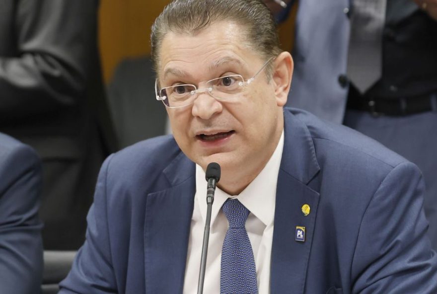 tensao-entre-sostenes-e-hugo-motta-ameaca-rompimento-de-relacoes-politicas