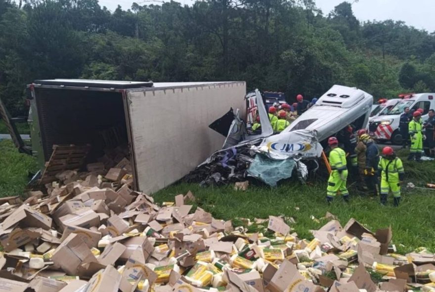 tentativa-de-assalto-a-caminhao-resulta-em-acidente-com-6-mortos-no-pr tentativa-de-assalto-a-caminhao-resulta-em-acidente-com-6-mortos-no-pr