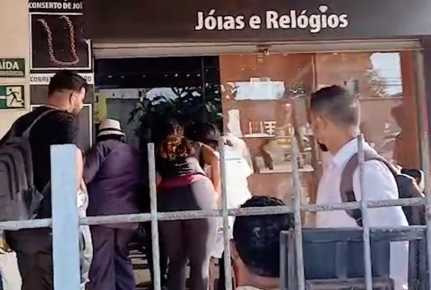 tentativa-de-assalto-a-joalheria-resulta-em-morte-e-feridos-em-sao-luis3A-pmma-investiga-caso-de-seguranca-publica