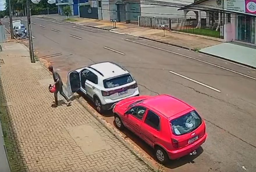 tentativa-de-roubo-frustrada3A-homem-foge-a-pe-ao-nao-conseguir-dirigir-carro-automatico-em-cascavel tentativa-de-roubo-frustrada3A-homem-foge-a-pe-ao-nao-conseguir-dirigir-carro-automatico-em-cascavel