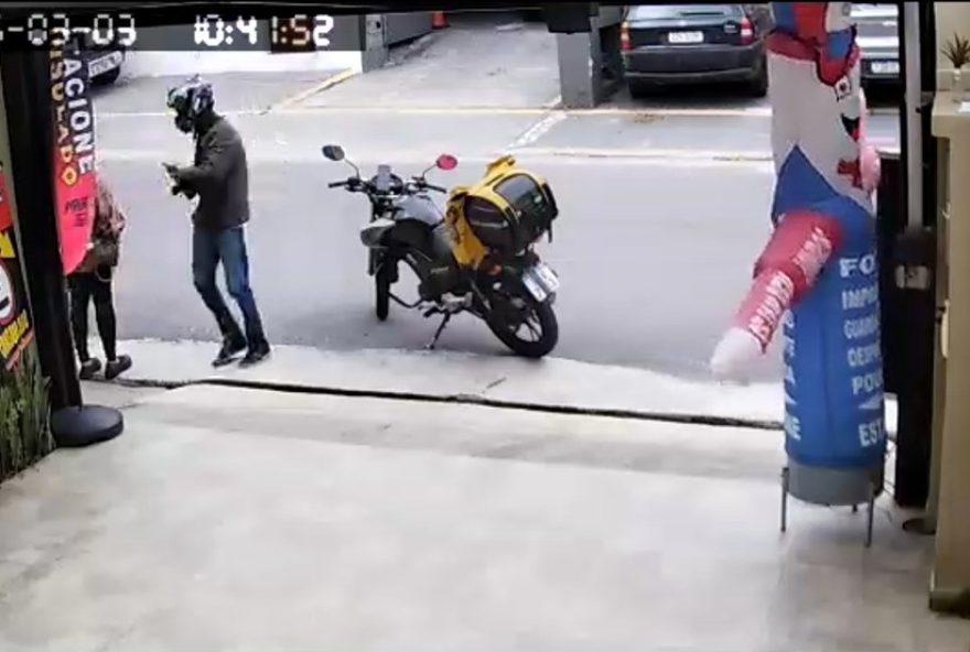 tentativa-de-roubo-perto-de-consulado-dos-eua-em-sp-termina-com-suspeito-baleado3A-seguranca-em-primeiro-lugar tentativa-de-roubo-perto-de-consulado-dos-eua-em-sp-termina-com-suspeito-baleado3A-seguranca-em-primeiro-lugar