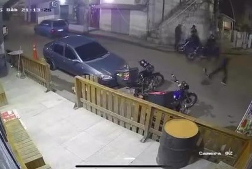tentativas-de-homicidio-em-porto-alegre3A-dois-homens-feridos-sao-socorridos-apos-ataques-na-zona-leste