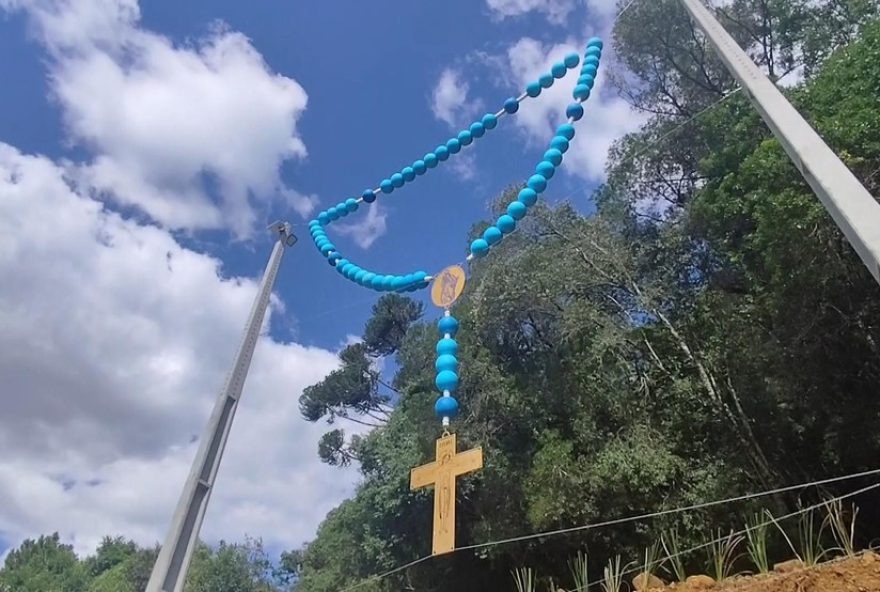 terco-gigante-suspenso-no-caminho-de-belem3A-marco-de-fe-e-devocao-no-parana terco-gigante-suspenso-no-caminho-de-belem3A-marco-de-fe-e-devocao-no-parana