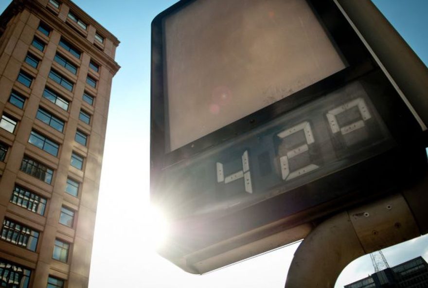 Bombeiros orientam população sobre como lidar com calor intenso