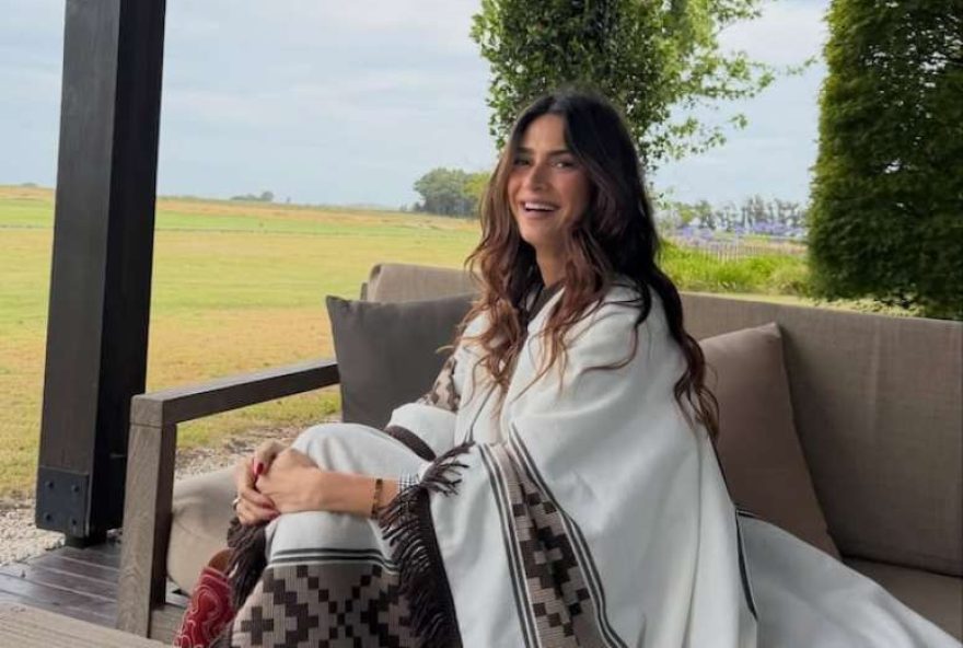 thaila-ayala-surpreende-seguidores-ao-encontrar-cobra-em-casa-no-rio-de-janeiro3A-22novo-objeto-de-decoracao22 thaila-ayala-surpreende-seguidores-ao-encontrar-cobra-em-casa-no-rio-de-janeiro3A-22novo-objeto-de-decoracao22