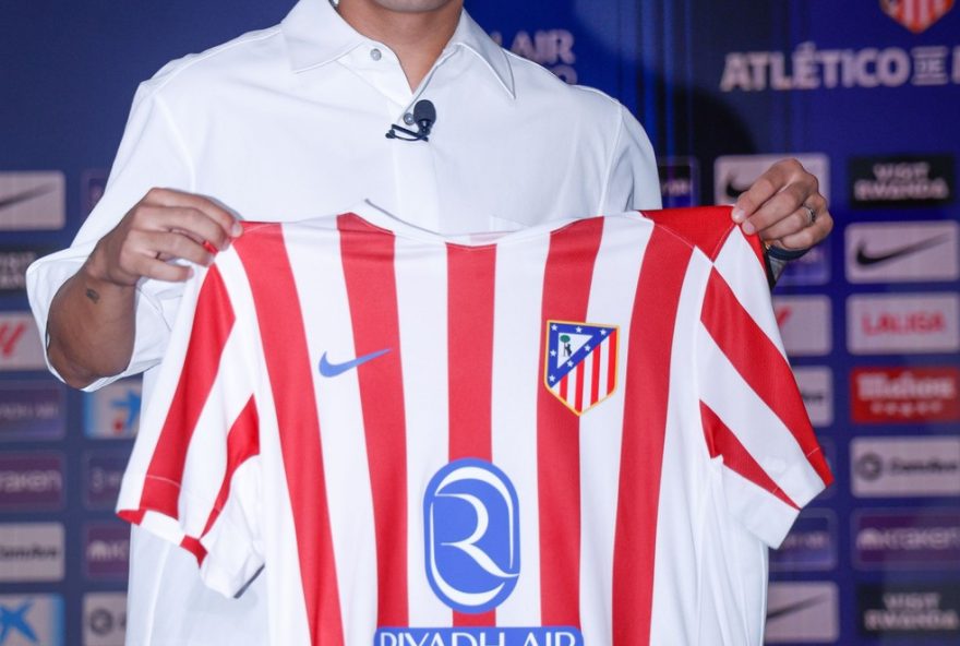 thiago-almada-e-anunciado-como-reforco-do-atletico-de-madrid-por-r24-135-milhoes