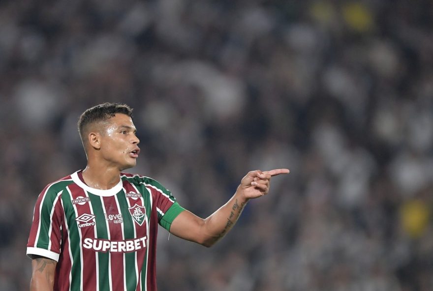 thiago-silva-planeja-futuro-proximo-da-familia-e-descarta-aposentadoria3A-os-proximos-passos-do-zagueiro-do-fluminense RJ - RIO DE JANEIRO - 11/12/2025 - COPA DO BRASIL 2025, VASCO X FLUMINENSE - Thiago Silva jogador do Fluminense durante partida contra o Vasco no estadio Maracana pelo campeonato Copa Do Brasil 2025. Foto: Thiago Ribeiro/AGIF