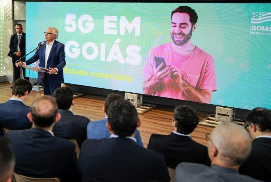 Governador Ronaldo Caiado participou, em março, de encontro com prefeitos para orientar sobre implantação da internet 5G 
(Foto: Secom)