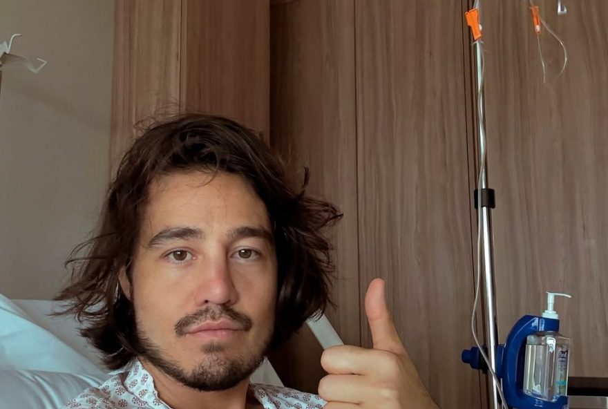 tiago-iorc-e-hospitalizado-por-hernia-de-disco-na-regiao-cervical3A-saiba-mais