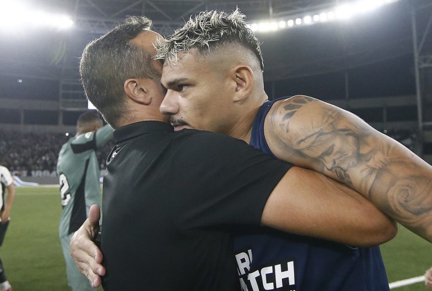 tiquinho-soares2C-ex-botafogo2C-relembra-gol-marcante-contra-palmeiras3A-emocao-e-superacao-no-brasileirao-2024 tiquinho-soares2C-ex-botafogo2C-relembra-gol-marcante-contra-palmeiras3A-emocao-e-superacao-no-brasileirao-2024