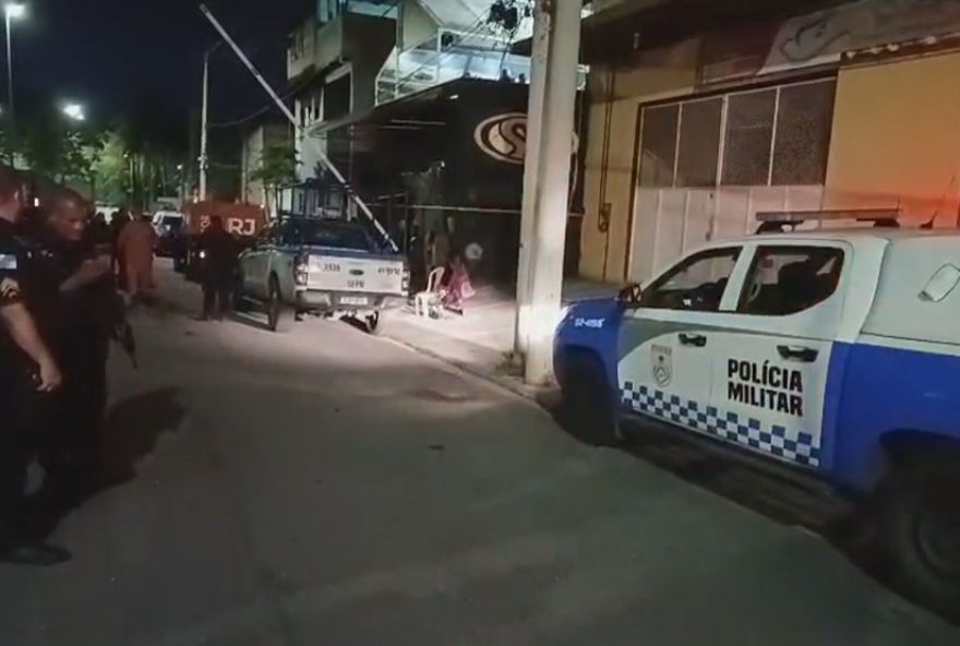 tiroteio-em-festa-do-trafico-deixa-seis-mortos-no-rio-de-janeiro3A-investigacoes-em-andamento