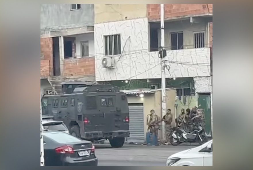 tiroteio-em-manguinhos3A-confronto-entre-policiais-e-traficantes-deixa-moradores-feridos