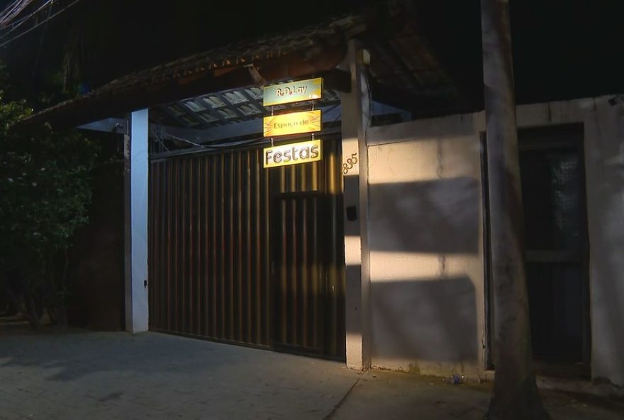 tiroteio-em-salao-de-festas-deixa-dois-mortos-em-nova-iguacu tiroteio-em-salao-de-festas-deixa-dois-mortos-em-nova-iguacu