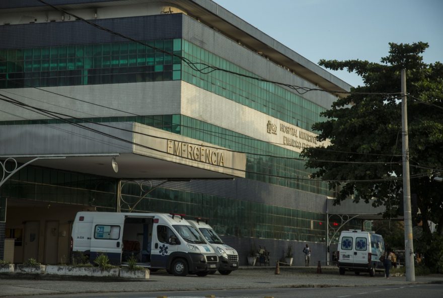 tiroteio-na-ilha-do-governador3A-homem-morre-e-dois-ficam-feridos-em-confronto-entre-faccoes-criminosas-no-rio-de-janeiro