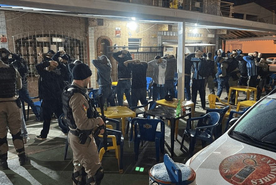 tiroteio-proximo-a-arena-do-gremio-deixa-cinco-feridos-antes-de-jogo-pela-copa-do-brasil