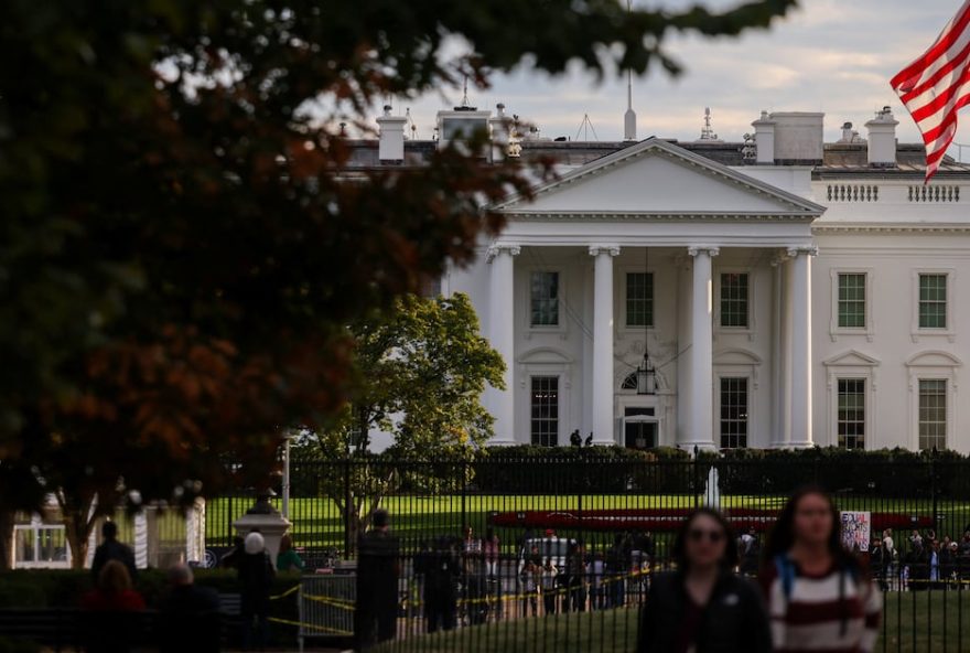 tiroteio-proximo-a-casa-branca-resulta-na-morte-de-dois-membros-da-guarda-nacional