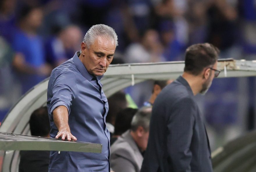 tite-deixa-o-cruzeiro-apos-resultados-insatisfatorios-no-brasileirao MG - BELO HORIZONTE - 15/03/2026 - BRASILEIRO A 2026, CRUZEIRO X VASCO - Tite tecnico do Cruzeiro lamenta gol sofrido durante partida contra o Vasco no estadio Mineirao pelo campeonato Brasileiro A 2026. Foto: Gilson Lobo/AGIF