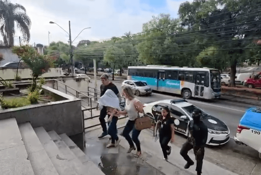 titulo-sugerido3A-22niteroi3A-filha-de-chefao-do-cv-e-presa-por-esconder-suspeitos-de-ataque-a-advogada220A titulo-sugerido3A-22niteroi3A-filha-de-chefao-do-cv-e-presa-por-esconder-suspeitos-de-ataque-a-advogada220A