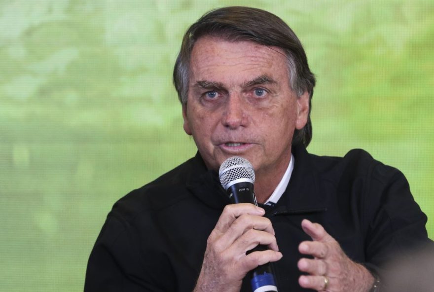 Bolsonaro vai ao Recife ver de perto a tragédia (Foto: Tânia Rêgo / Agência Brasil)