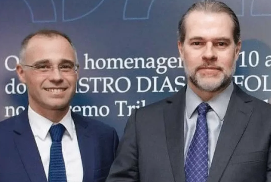 toffoli2C-mendonca-e-o-master3A-entre-o-acaso-e-o-arranjo2C-fabrica-se-a-normalidade toffoli2C-mendonca-e-o-master3A-entre-o-acaso-e-o-arranjo2C-fabrica-se-a-normalidade