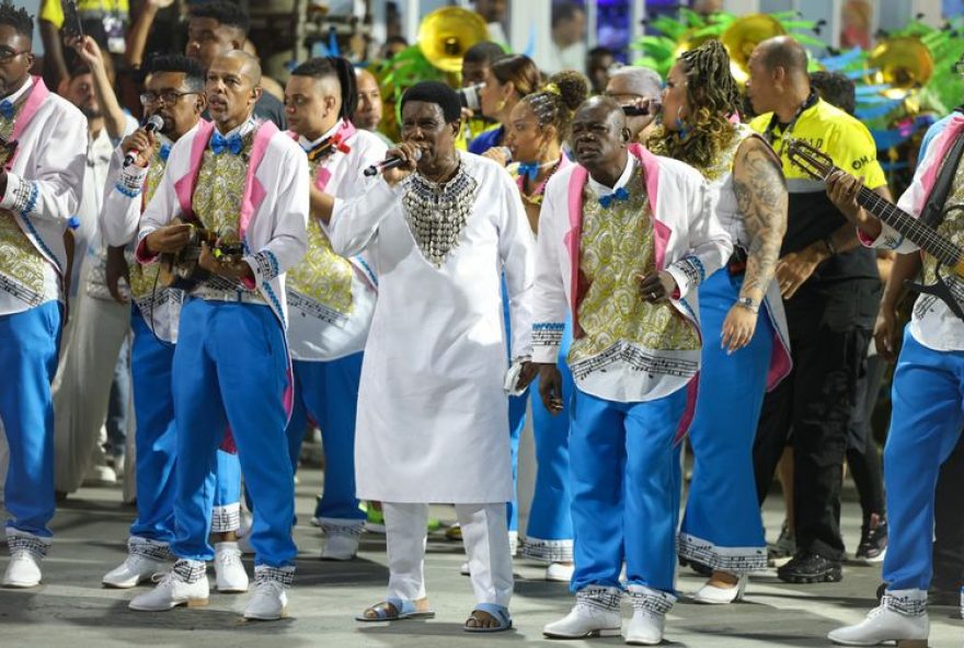 Rio de Janeiro (RJ), 03/03/2025 – O desfile também marcou a despedida de Neguinho da Beija-Flor como intérprete oficial da escola, Foto: Tomaz Silva/Agência Brasil - Tomaz Silva/Agência Brasil