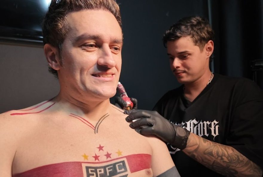 torcedor-tatua-camisa-do-sao-paulo-em-tamanho-real3A-o-amor-pelo-clube-na-pele torcedor-tatua-camisa-do-sao-paulo-em-tamanho-real3A-o-amor-pelo-clube-na-pele