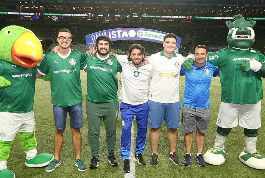 torcedor-viraliza-ao-levar-22caneta22-de-mascote-do-palmeiras-no-allianz