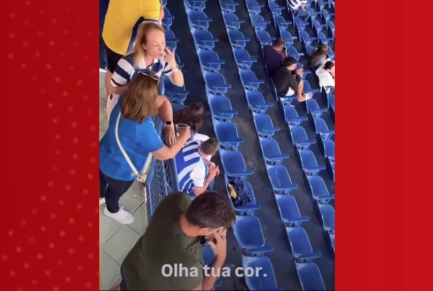 torcedora-do-avai-vira-re-por-falar-frases-racistas-e-xenofobicas-contra-torcedores-do-remo torcedora-do-avai-vira-re-por-falar-frases-racistas-e-xenofobicas-contra-torcedores-do-remo