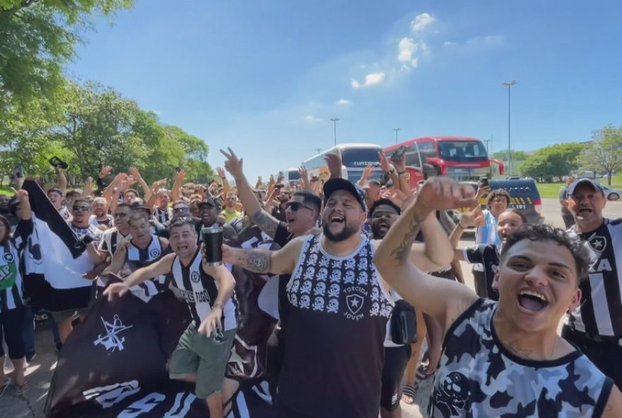 torcedores-do-botafogo-rumo-a-final-da-libertadores-passam-por-uruguaiana