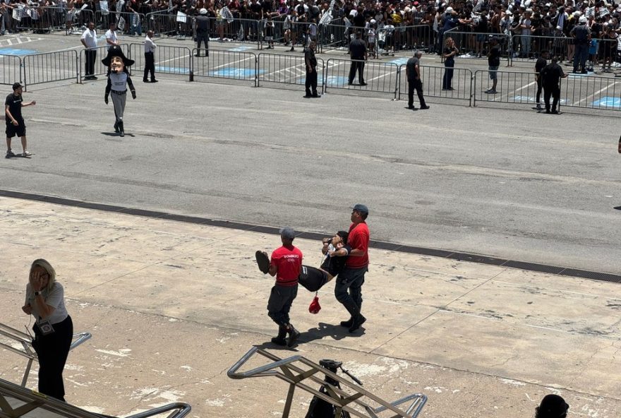 torcedores-do-corinthians-enfrentam-calor-intenso-em-festa-de-titulo-da-copa-do-brasil torcedores-do-corinthians-enfrentam-calor-intenso-em-festa-de-titulo-da-copa-do-brasil
