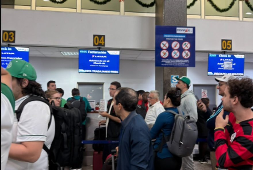torcedores-do-flamengo-denunciam-retencao-em-aeroporto-apos-cancelamento-de-voo-rumo-a-lima torcedores-do-flamengo-denunciam-retencao-em-aeroporto-apos-cancelamento-de-voo-rumo-a-lima